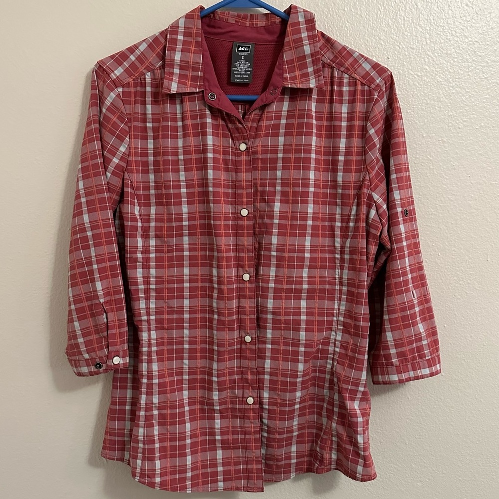 Women’s REI Button Down 3/4 Sleeve! ⭐️✨